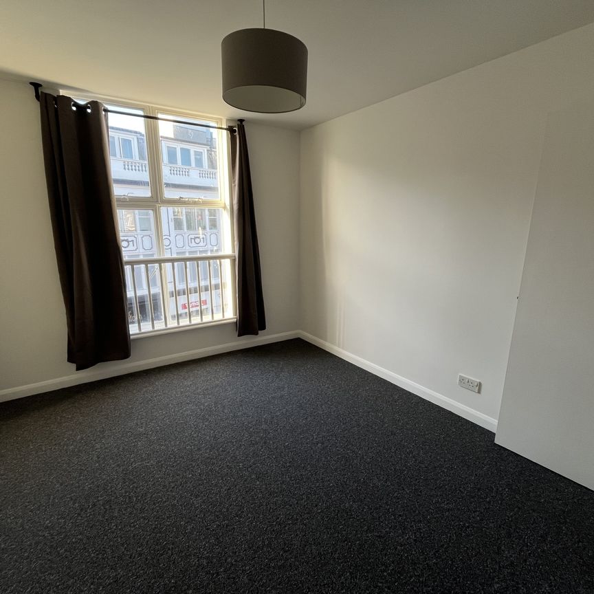 3 bed apartment to rent in St Peter Gate, BH1 - Photo 1