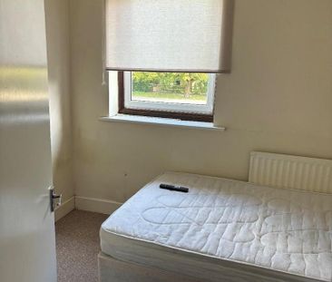 6 bedroom private hall to rent - Photo 3