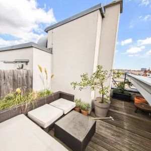 Geräumige Dachgeschoßwohnung mit schönen Außenflächen - Foto 2