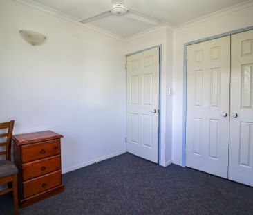 SPACIOUS SOUTH GLADSTONE UNIT IN QUIET LOCATION! - Photo 6