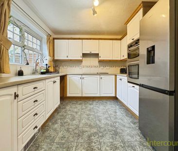 4 bedroom detached house to rent - Photo 5