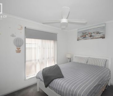 WELL PRESENTED THREE BEDROOM IN A GREAT COURT LOCATION - Photo 4