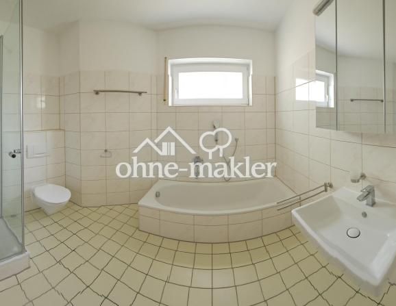 Renovierte 3.5-Zi.-Wohnung mit Balkon, EBK & Stellplatz im Zentrum - Foto 1