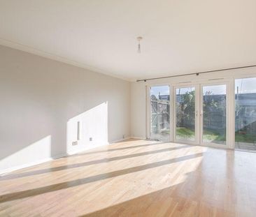 3 bedroom end of terrace house to rent - Photo 1