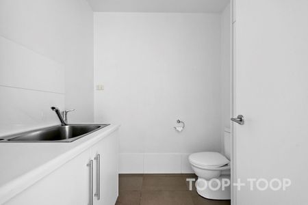 MODERN NORWOOD TOWNHOUSE - Photo 5