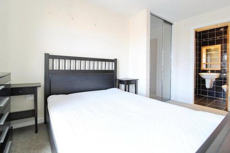 2 bedroom flat to rent - Photo 3