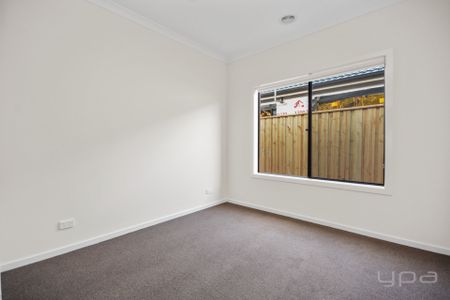 8 Mahatma Road, Werribee - Photo 5