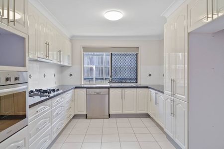 Modern Comfort and Convenience Opposite Wilsonton Heights Plaza - Photo 3