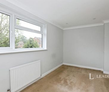 3 bedroom house to rent Sycamore Drive, East Grinstead, RH19 - Photo 4