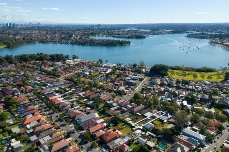 Updated and light filled Californian bungalow - Photo 5