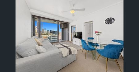 Modern Apartment in Prime Fortitude Valley Location - Photo 2