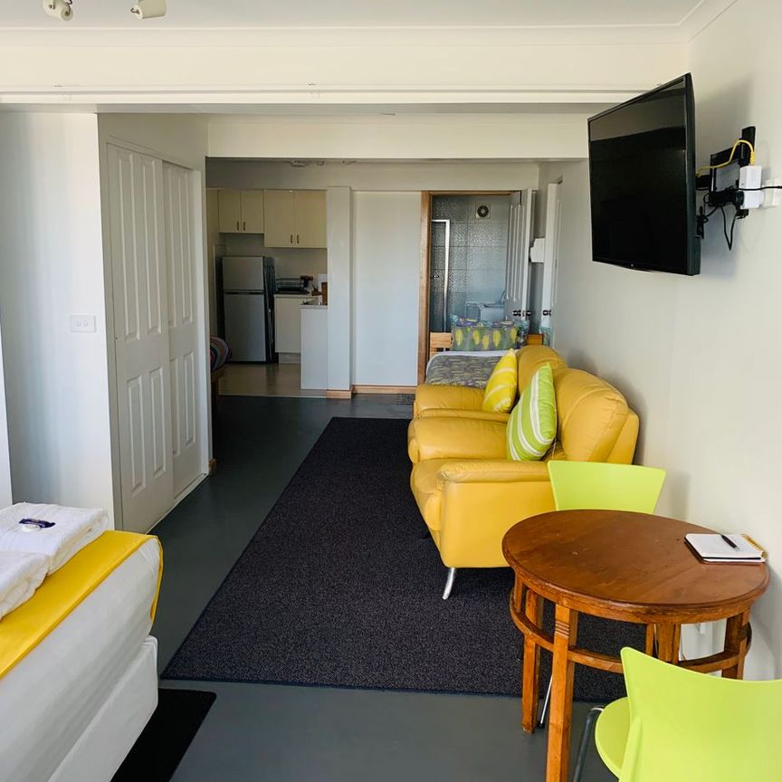 Waterfront, Fully furnished 1 Bedroom unit- Utilities included - Photo 1