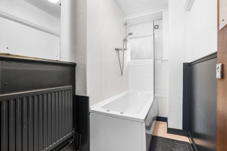 1 bedroom in a house share to rent - Photo 5