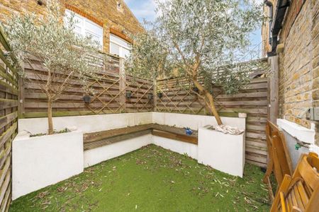 3 bedroom flat to rent - Photo 5