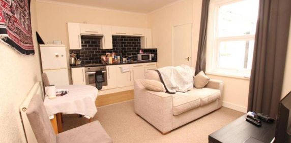 A one double bedroom first floor flat located on the popular Gloucester Road and within walking distance to the local amenities. - Photo 2