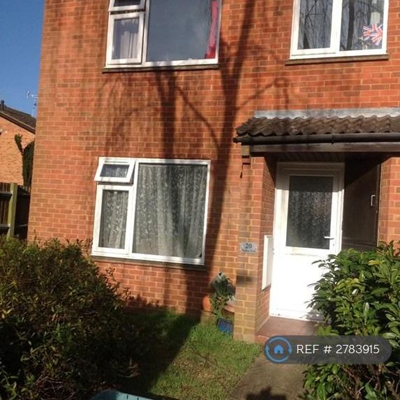 1 bedroom in a house share to rent - Photo 1