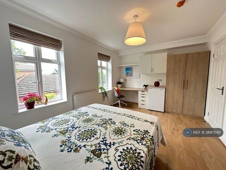 1 bedroom in a house share to rent - Photo 3