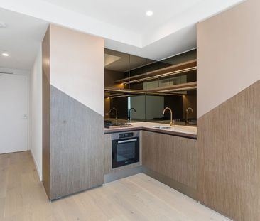 Stunning views in Premier Tower across from Southern Cross station-... - Photo 3