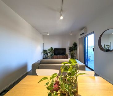 Fully Furnished Luxurious Apartment - Photo 3