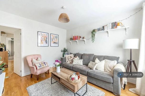 2 bedroom terraced house to rent - Photo 1