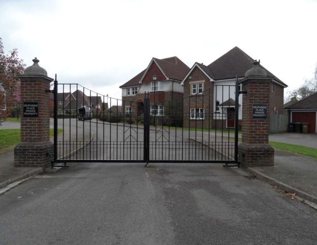 Heathside Place, Epsom - Photo 1