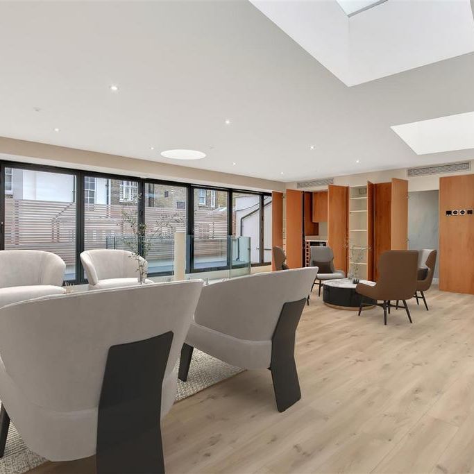 4 bedroom mews to rent - Photo 1