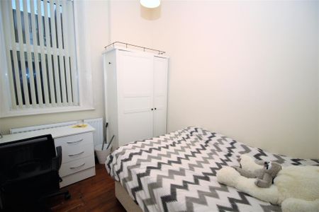 2 bedroom Student Flat to rent in Dinsdale Road, Sandyford, Newcastle Upon Tyne NE2 - Photo 3