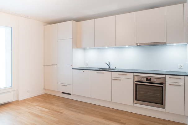 Urbanes Leben im Lichterglanz der Stadt - Foto 1