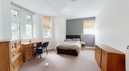 3 bedroom flat to rent - Photo 4