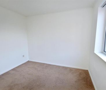 3 bedroom end of terrace house to rent - Photo 4