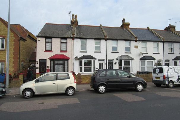 3 bedroom terraced house to rent - Photo 1