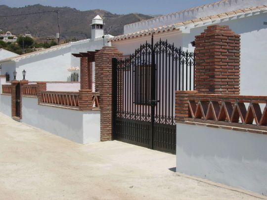 Cortijo For Long Term Rental in Frigiliana - Photo 1