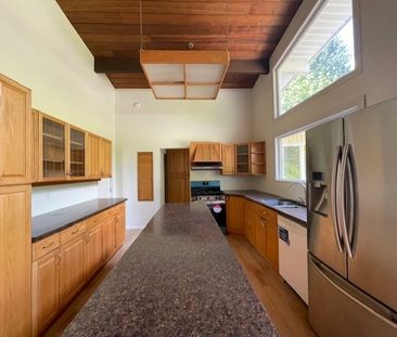 1.04 Acres Rancher House in South Surrey - Photo 5