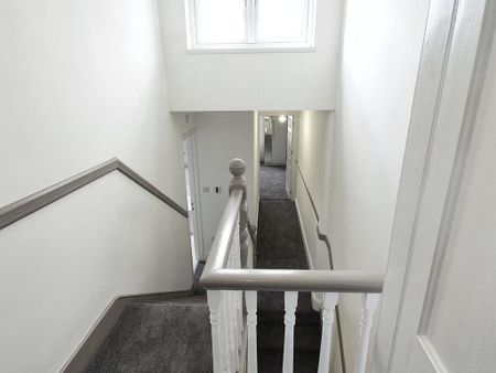 4 bedroom terraced house to rent - Photo 3