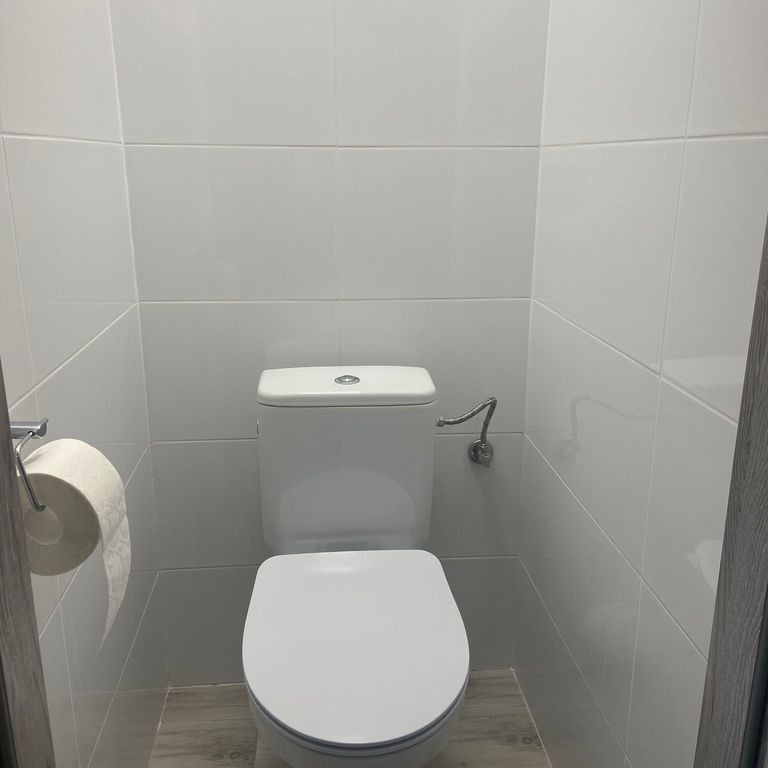 Umeblowana kawalerka z balkonem na wynajem - Zdjęcie 1