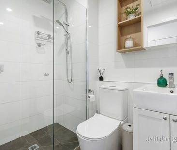 Village Adjacent - Chic Appeal - Photo 4