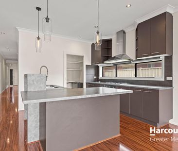 Stylish Family Living in a Prime Court Location - Photo 4