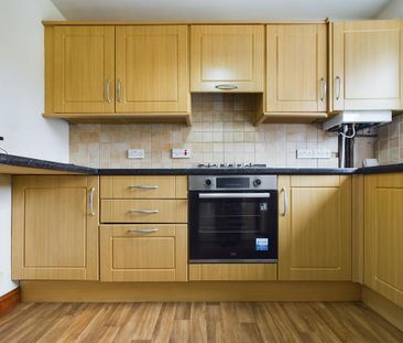 2 bedroom semi-detached house to rent - Photo 6