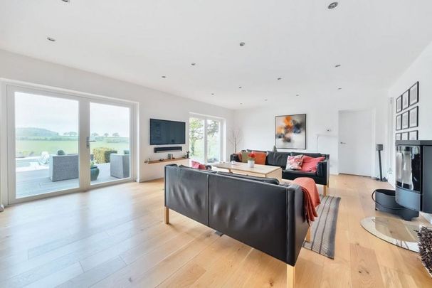 5 bedroom detached house to rent - Photo 1