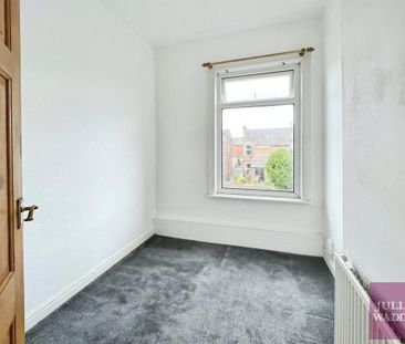 2 bedroom end of terrace house to rent - Photo 5