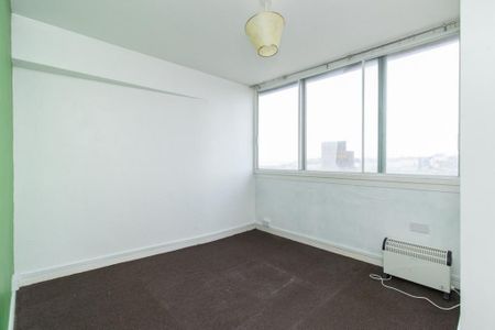 3 bedroom flat to rent - Photo 5