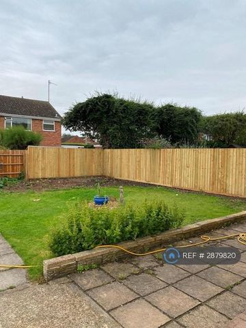 1 bedroom in a house share to rent - Photo 2