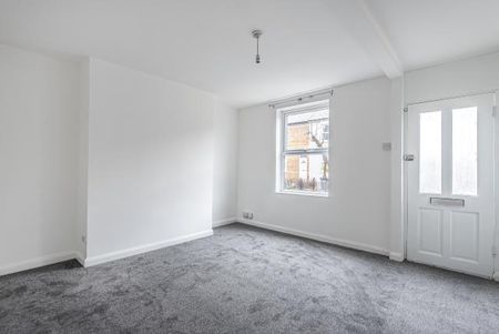 3 bedroom terraced house to rent - Photo 2