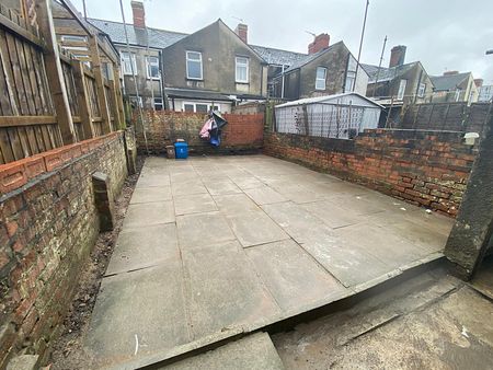 £1,300 PCM, Newly Refurbished Three Bedroom House with Enclosed Garden in Compton Street, Grangetown, Cardiff, CF11 6JT - Photo 2