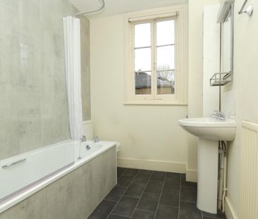 2 bedroom end of terrace house to rent - Photo 5