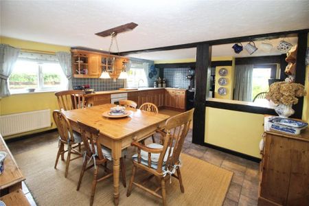 4 bedroom detached house to rent - Photo 3