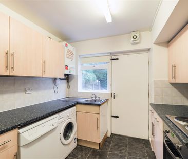 St. Annes Drive, Headingley, LS4 2RZ - Photo 6