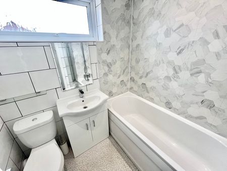 Bilberry Grove, Taunton, Somerset - Photo 4