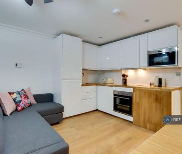 Studio to rent - Photo 3