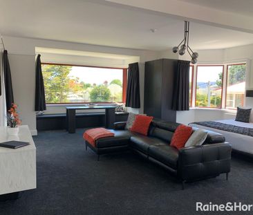 **RENTAL PRICE INCLUDES Electricity, Wifi & Netflix in this Furnish... - Photo 3